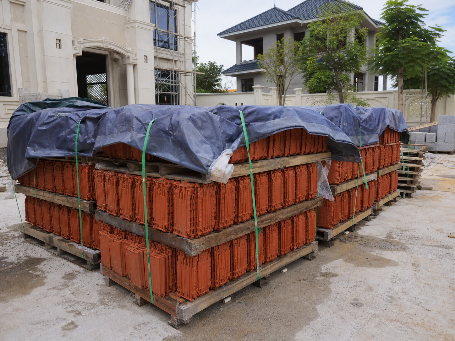 Cách bảo quản ngói trước khi thi công để tránh nứt vỡ và lệch màu
